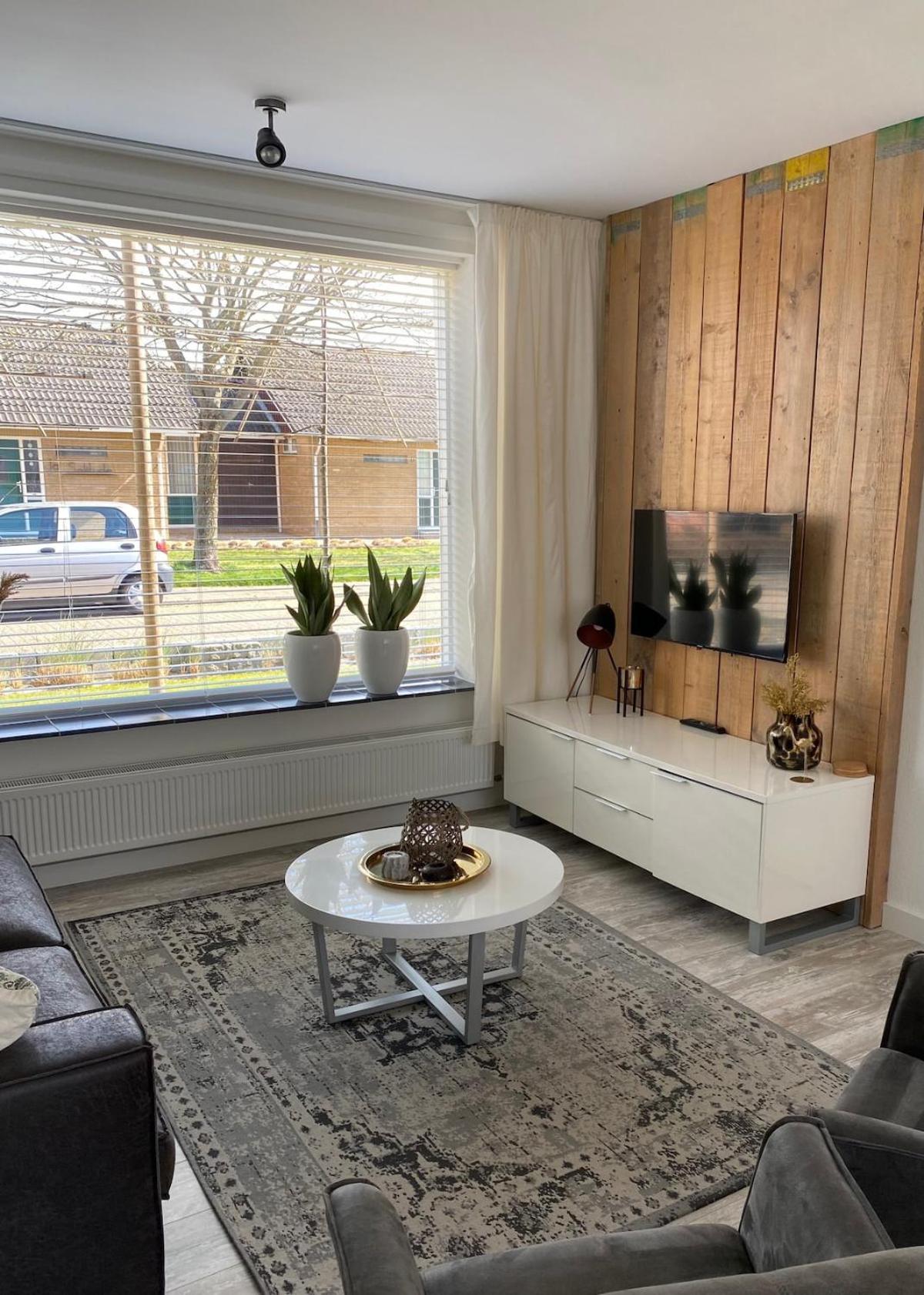 Spacious House Next To The Mill! Vakantiehuis *